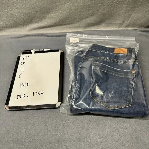 Judy Blue Jeans Womens 13 / 31 Skinny Fit Button Fly Distressed Blue Denim - Picture 9 of 9